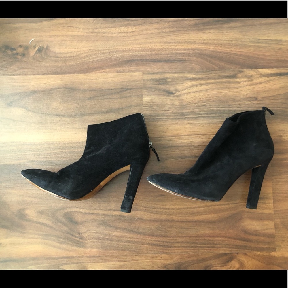 Elisa Nero Suede Ankle Boot